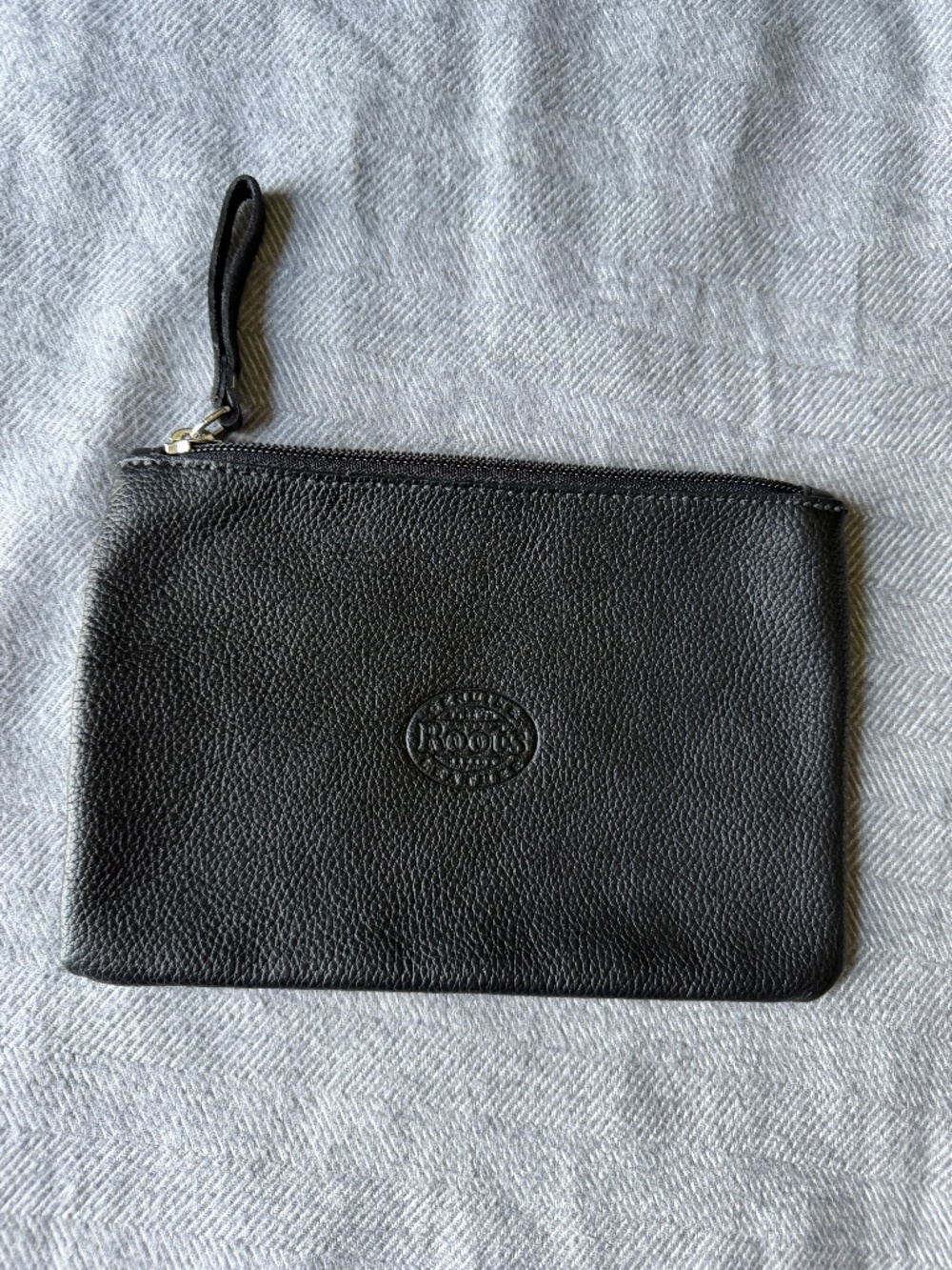 Title: Roots Black Cervino Leather Large Zip Pouch - Made in Canada